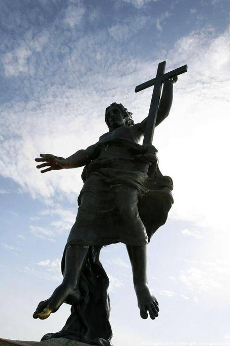 Nuoro, gobernado del Redentor, en contra de la luz, Monte Ortobene - Cerdena