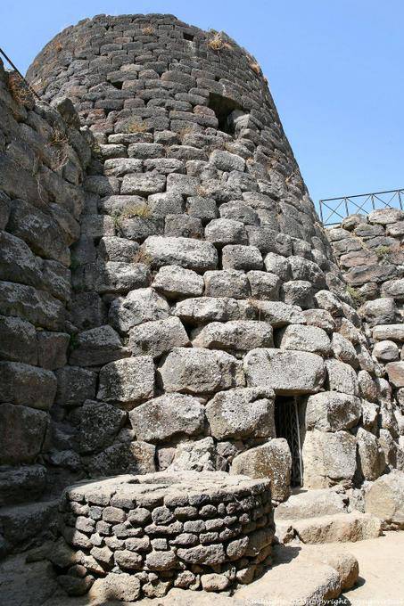 Nuraghe Santu Antine, bien y torre - Cerdena