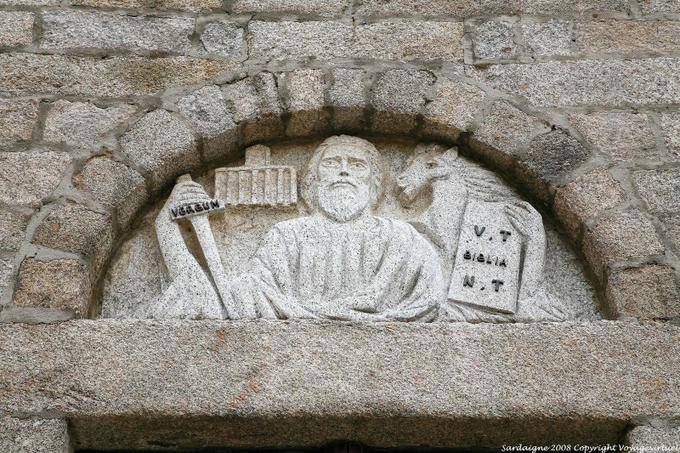 Olbia, San Pablo Apóstol, detalle de la fachada - Cerdena