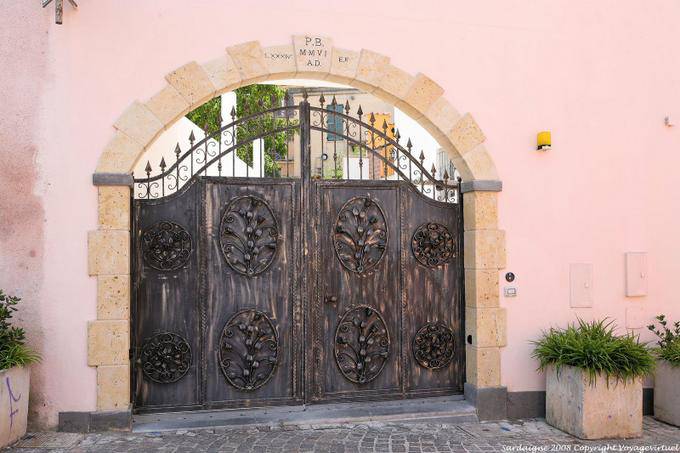 Tallada puerta de hierro forjado, Oristano, a través de Aquila - Cerdena
