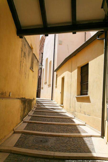 Oristano, a través de Duomo - Cerdena