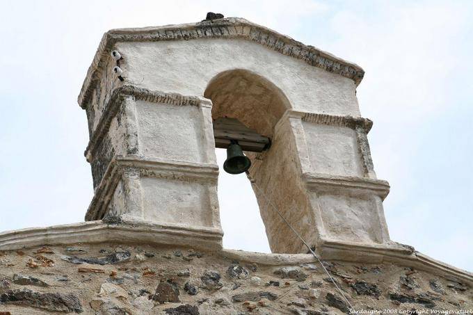 Orosei, ciudad vieja, y torre de la iglesia de piedra - Cerdena