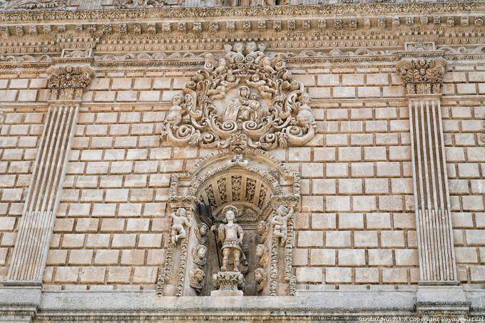 Estatua de uno de los tres santos mártires de Torres, Museo del Tesoro fachada, la Catedral de San Nicolás, Sassari - Cerdena
