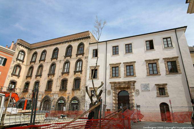 Sassari, Palazzo del Barone Uzzini, vista desde la plaza Tola - Cerdena