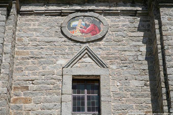 Mosaico fachada de la catedral de San Pedro, Filius Fabri, Tempio Pausania - Cerdena