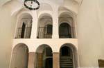 Alghero, arquitectura, arcos y escaleras complejo, Cerdena.