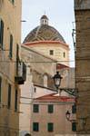 Alghero, San Michele, cúpula y policromados azulejos de la iglesia, Cerdena.
