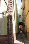 Bosa, Via Solferinu, vista a la calle Corso Vittorio Emanuele II, Cerdena.