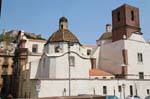 Bosa, cúpulas y campanario de la Catedral de la Inmaculada Concepción, Cerdena.