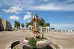 Chiaramonti, San estatua en la colina, Cerdena.