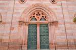 Fordongianus, la puerta principal de la Iglesia de Pedro Apóstol, Cerdena.