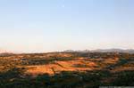 Luras, el país con la luna y la luz del atardecer, Cerdena.