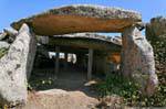 Luras, el interior del dolmen apoyó Ladas, Cerdena.
