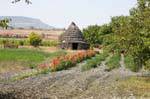 Nuraghe Santu Antine, choza al aire libre, Cerdena.