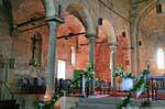 Punto de vista diferente de Santa Giusta del coro Basílica, Cerdena.