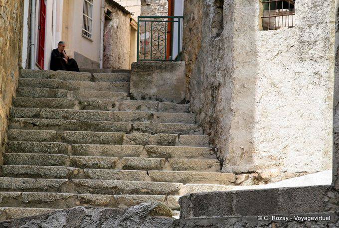 Orgosolo, a la espera de arriba - Cerdena