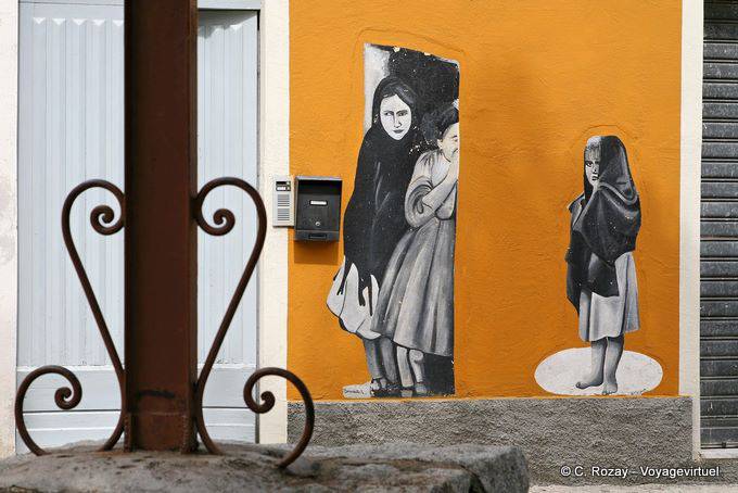 Orgosolo, los niños juegan a las escondidas, Murales - Cerdena