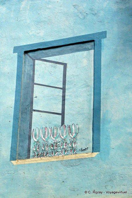 Orgosolo, la ventana de trompe l'oeil, murales - Cerdena