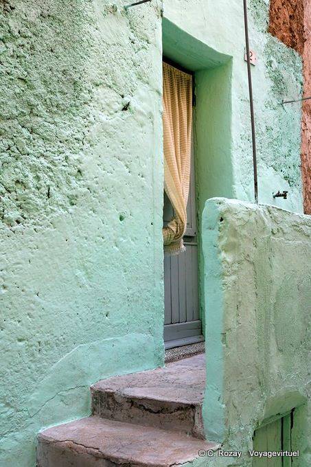 Orgosolo, licitar colores locales - Cerdena