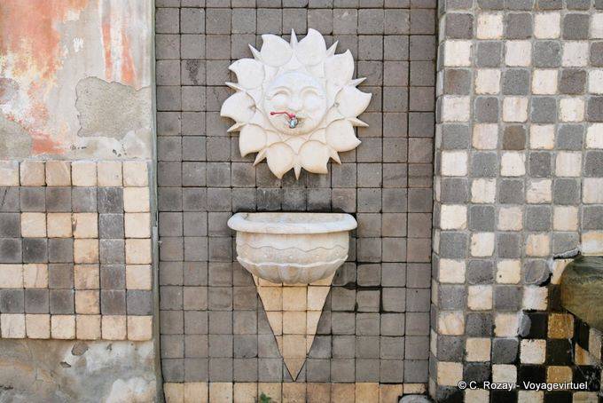 Tinnura, fregadero fuente del zodiaco sol - Cerdena