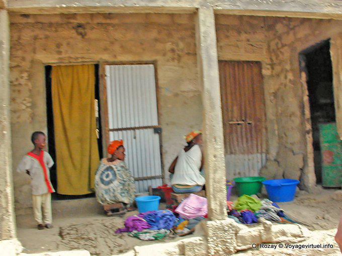 Escena ropa a mano - Senegal
