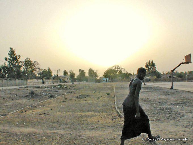 El paso bajo el sol de invierno, Foundiougne - Senegal