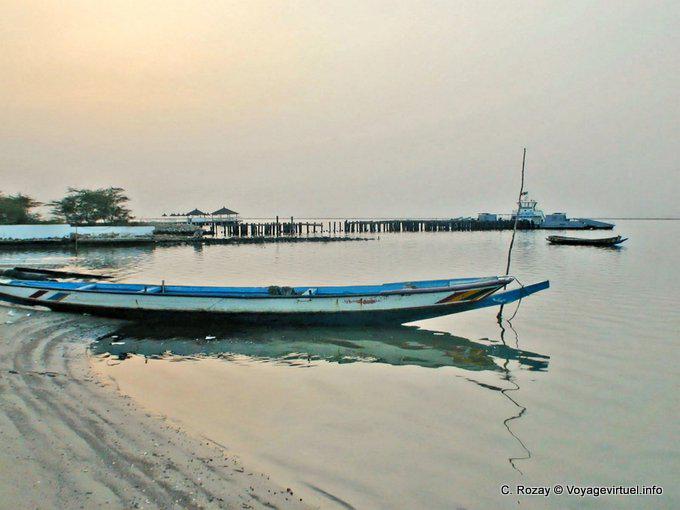 Luz de la tarde en el pequeño puerto de Foundiougne - Senegal