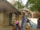 Mirar hacia atrás y techos de paja, Senegal.