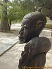 Estatua de madera con el juego en el hombro, Senegal.