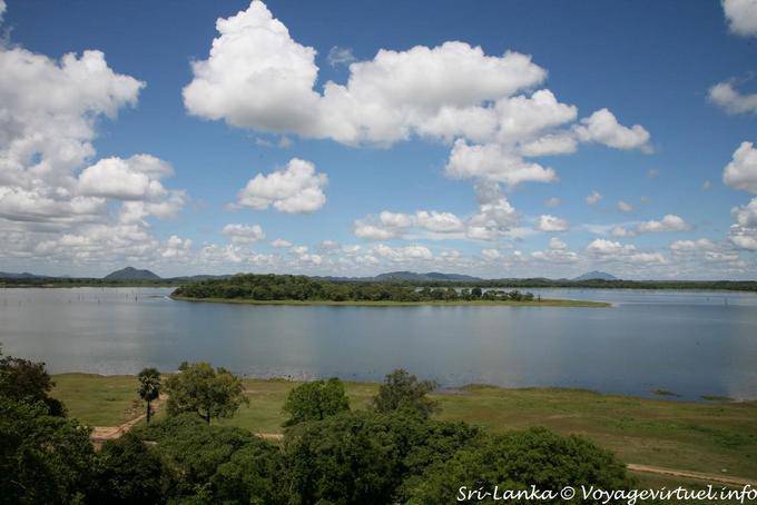 Lago Island en Kandalama, Dambulla - Ceilan Sri Lanka