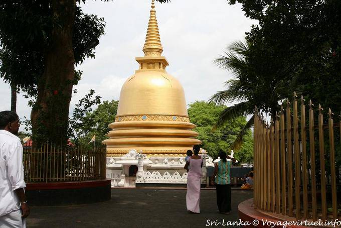 Estupa Templo del Buda de Oro, Dambulla - Ceilan Sri Lanka