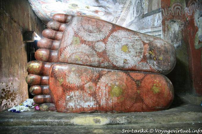 Soles del Buda Reclinado, Devaraja lena, Raja Maha Dambulla - Ceilan Sri Lanka