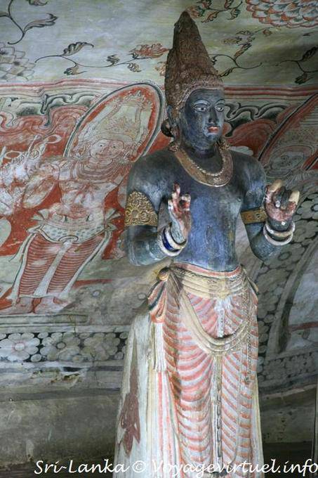 Estatua de Vishnu, Dios azul, Templo Maharajalena Cave, Dambulla - Ceilan Sri Lanka