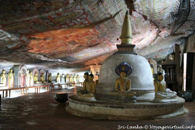 Stupa en la cueva Maharaja Lena, Dambulla - Ceilan Sri Lanka