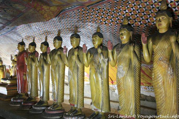 Alineación de pie Budas Cueva # 3, Nueva Gran Templo, Dambulla - Ceilan Sri Lanka