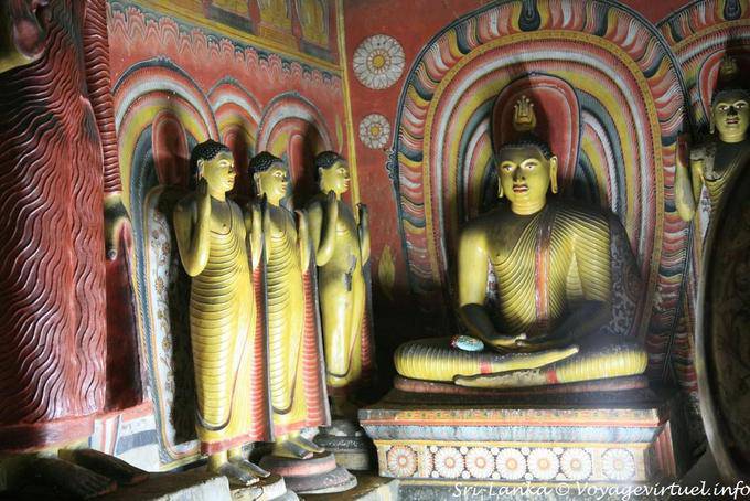 Maha Viharaya Alut, Buda sentado con aura Golden Rock Temple, Dambulla - Ceilan Sri Lanka