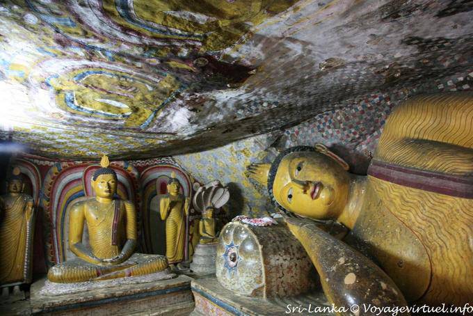 Acostado o loto en la tercera cueva, Raja Maha Vihara, Dambulla - Ceilan Sri Lanka
