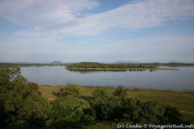 Panorama sobre el lago Heritance Kandalama desde el hotel, Dambulla - Ceilan Sri Lanka