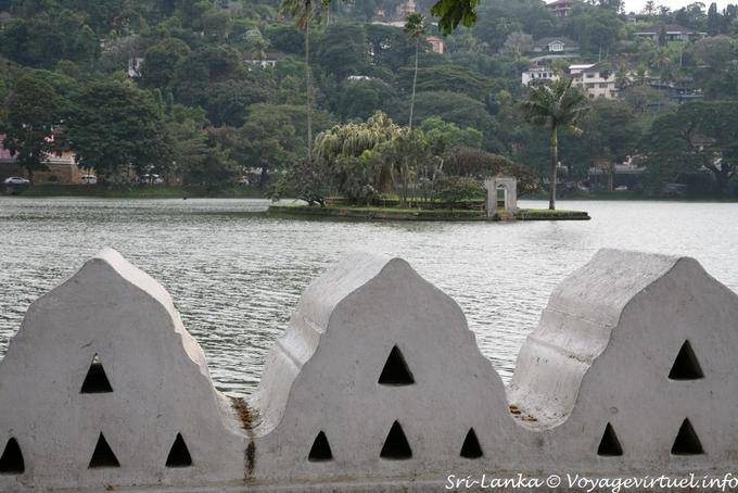 El islote del lago de Kandy - Ceilan Sri Lanka
