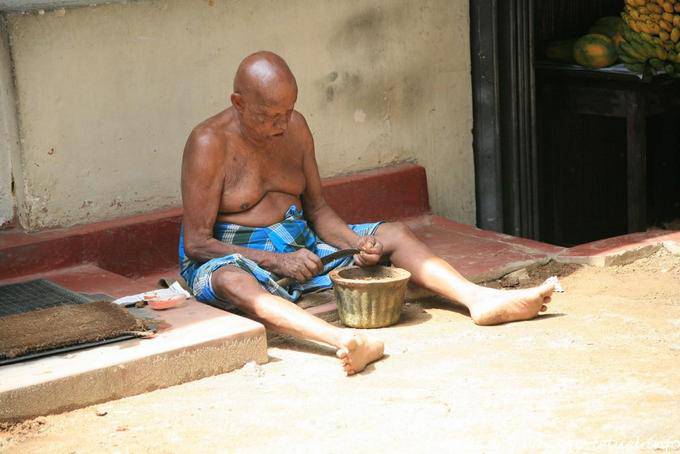 Semillas de chile de la serie en una calle, Kandy - Ceilan Sri Lanka