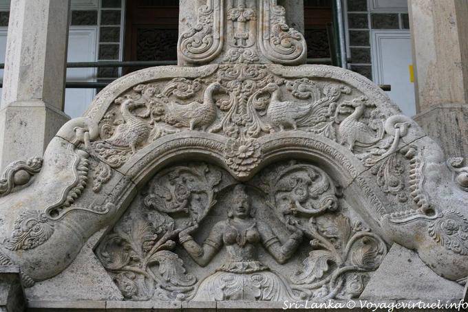 Arca de estilo externa dragones Kandy, Sri Dalada Maligawa, Kandy - Ceilan Sri Lanka