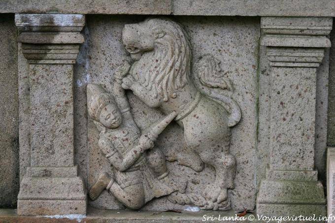 Lucha contra la fachada león bajorrelieve, Dalada, Kandy - Ceilan Sri Lanka