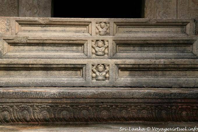 Decoración de escaleras, Sri Dalada Maligawa, Kandy - Ceilan Sri Lanka