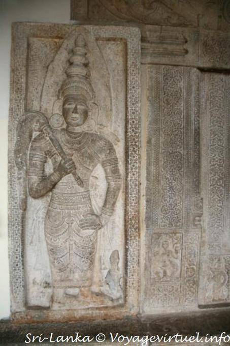 Talla de piedra de un guardián del templo, Dalada Maligawa, Kandy - Ceilan Sri Lanka