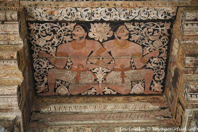 Dalada Maligawa, pintura del techo del antiguo templo en estilo puro Kandy - Ceilan Sri Lanka