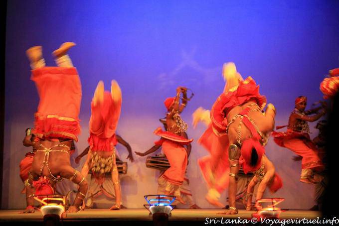 Del culo encima de la cabeza a la feria, Kandy - Ceilan Sri Lanka