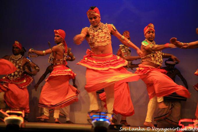 Danza reservada para los hombres, Kandy - Ceilan Sri Lanka