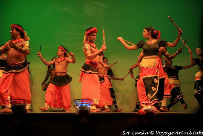 Otro punto de vista de las fiestas patronales agrarias asocia danza līkeli, Kandy - Ceilan Sri Lanka
