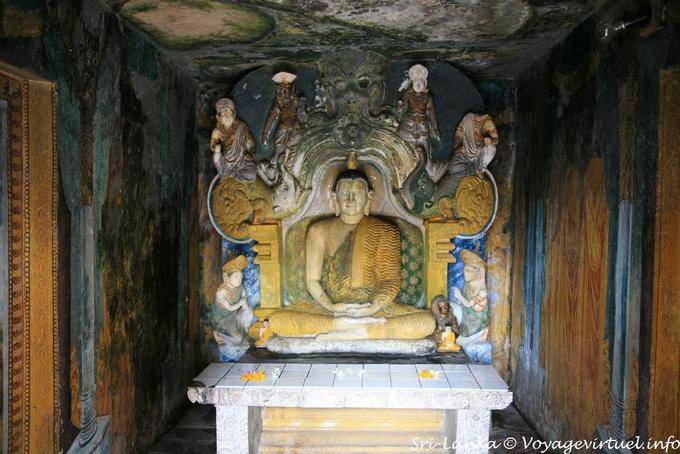 Imagen de Buda anexo Dagoba,, Gadaladeniya templo, Kandy - Ceilan Sri Lanka