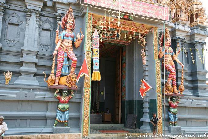 Diosas entrada protègeant bajo la kovil, tamil templo, Matale - Ceilan Sri Lanka